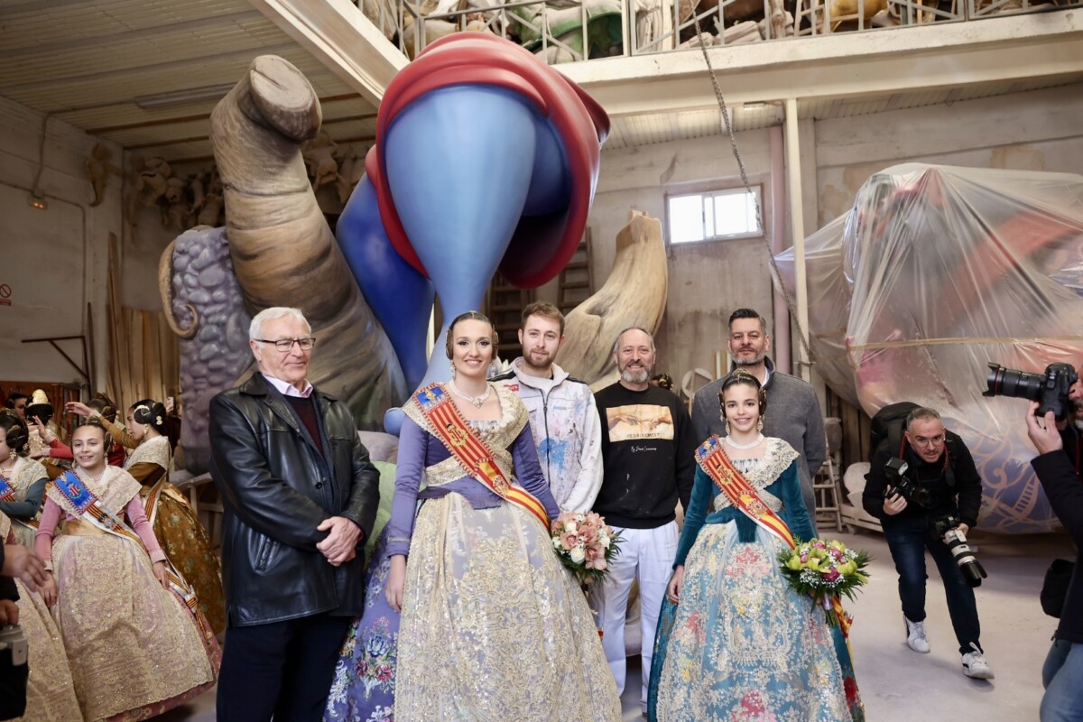 Visita de las Falleras Mayores de Valencia, el alcalde Ribó y el presidente de JCF, Carlos Galiana, a la Ciudad Fallera y los talleres falleros.